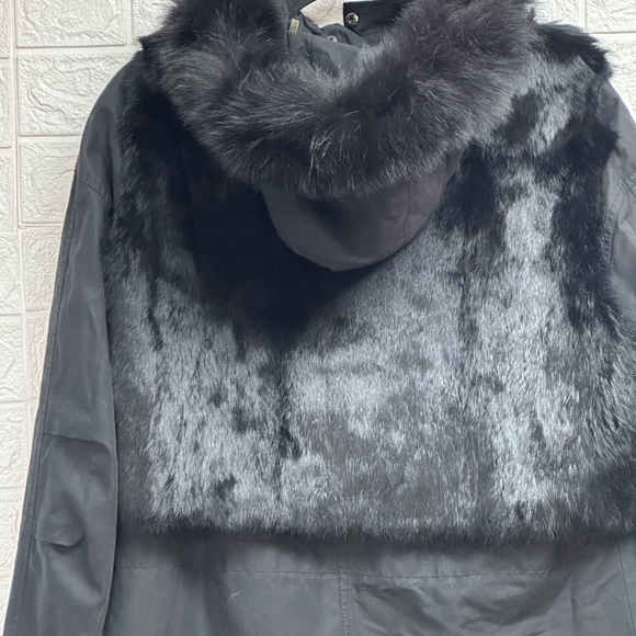 Andrew Marc fur accented black coat size medium - Picture 5 of 7